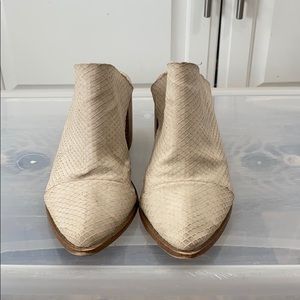 Cream, Snake Skin Report Mules